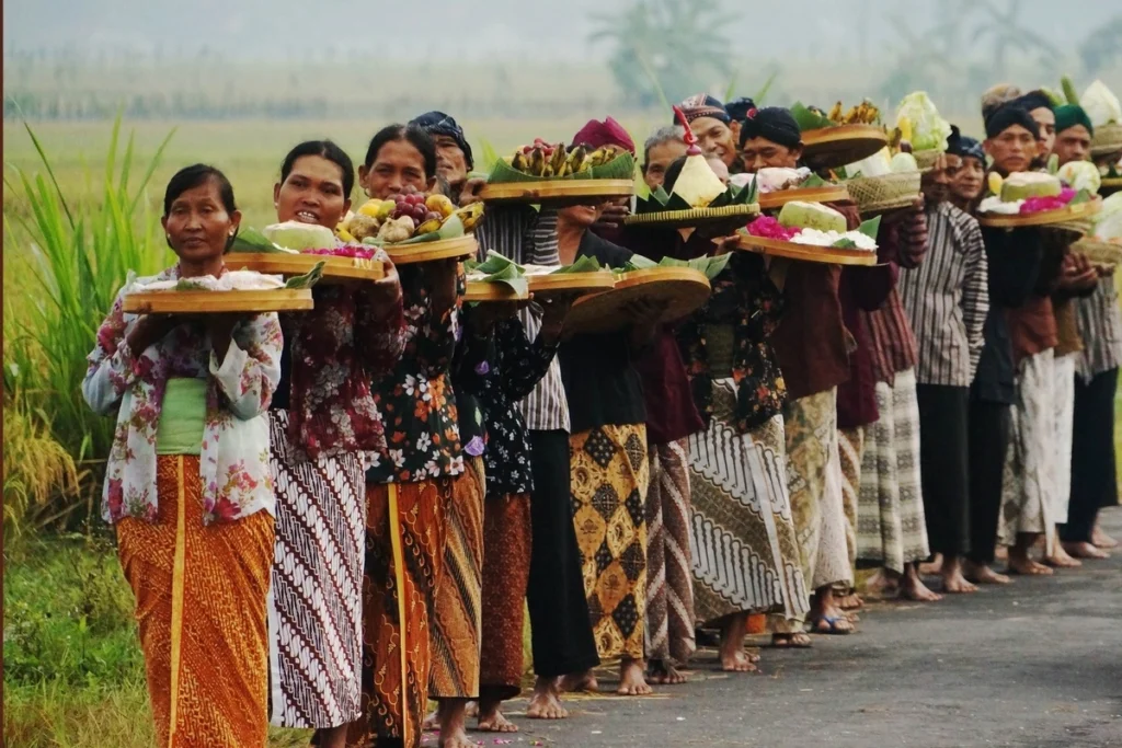 16 Upacara Adat Jawa Timur yang Masih Eksis Sampai Sekarang Upacara adat Jawa Timur